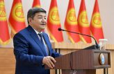 Глава Кабмина Акылбек Жапаров поздравил сотрудников Администрации Президента с Днём работников государственной и муниципальной службы