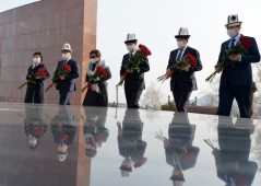 Президент Кыргызстана Садыр Жапаров почтил память героев Апрельской революции