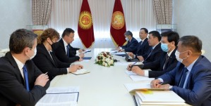 Садыр Жапаров принял министра иностранных дел и торговли Венгрии Петера Сийярто