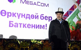 Президент Садыр Жапаров незапланированно посетил центральный стадион г. Баткен