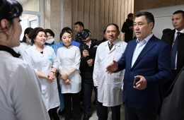 Президент Кыргызстана посетил Национальный госпиталь