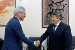 Акылбек Жапаров принял Посла Японии в Кыргызской Республике Маэда Сигеки по случаю завершения его дипломатической миссии