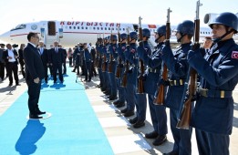 Президент Садыр Жапаров провел встречу с жителями Узгенского района
