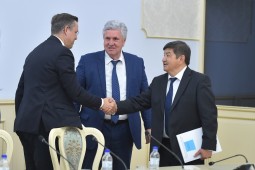 Глава Кабмина Акылбек Жапаров принял представителей швейцарской компании «Edelweiss Group AG»